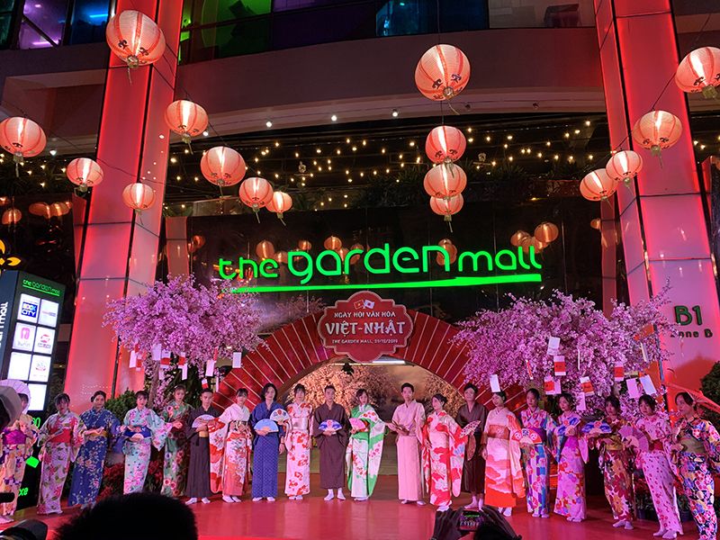 Ngày hội Văn hóa Việt Nhật - Biểu diễn trang phục truyền thống Nhật Bản Kimono Ngày hội Văn hóa Việt Nhật - Biểu diễn trang phục truyền thống Nhật Bản Kimono